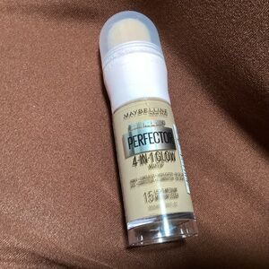 Maybelline New York Perfector 4 in 1 Glow Makeup 1.5 Light Medium NEW